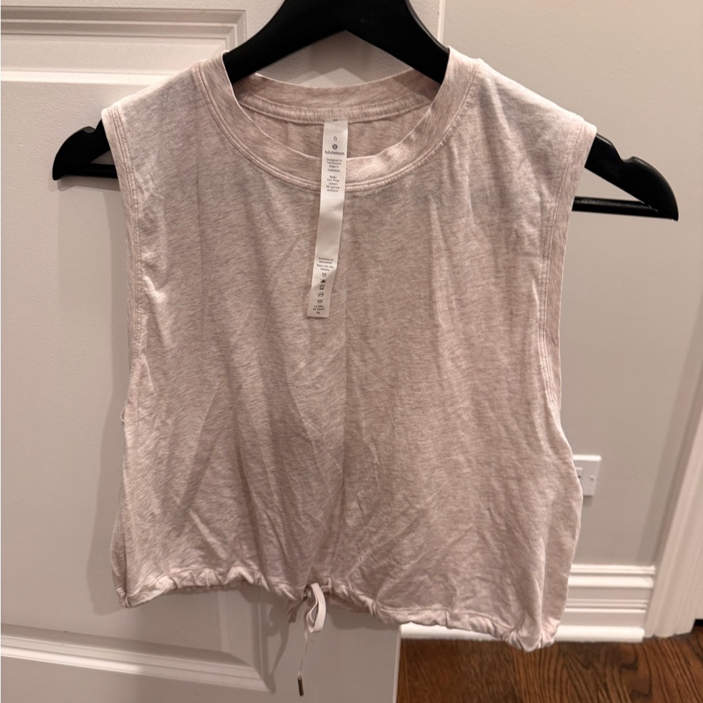 Lululemon Muscle Sleeveless Top in pink Cream size 6